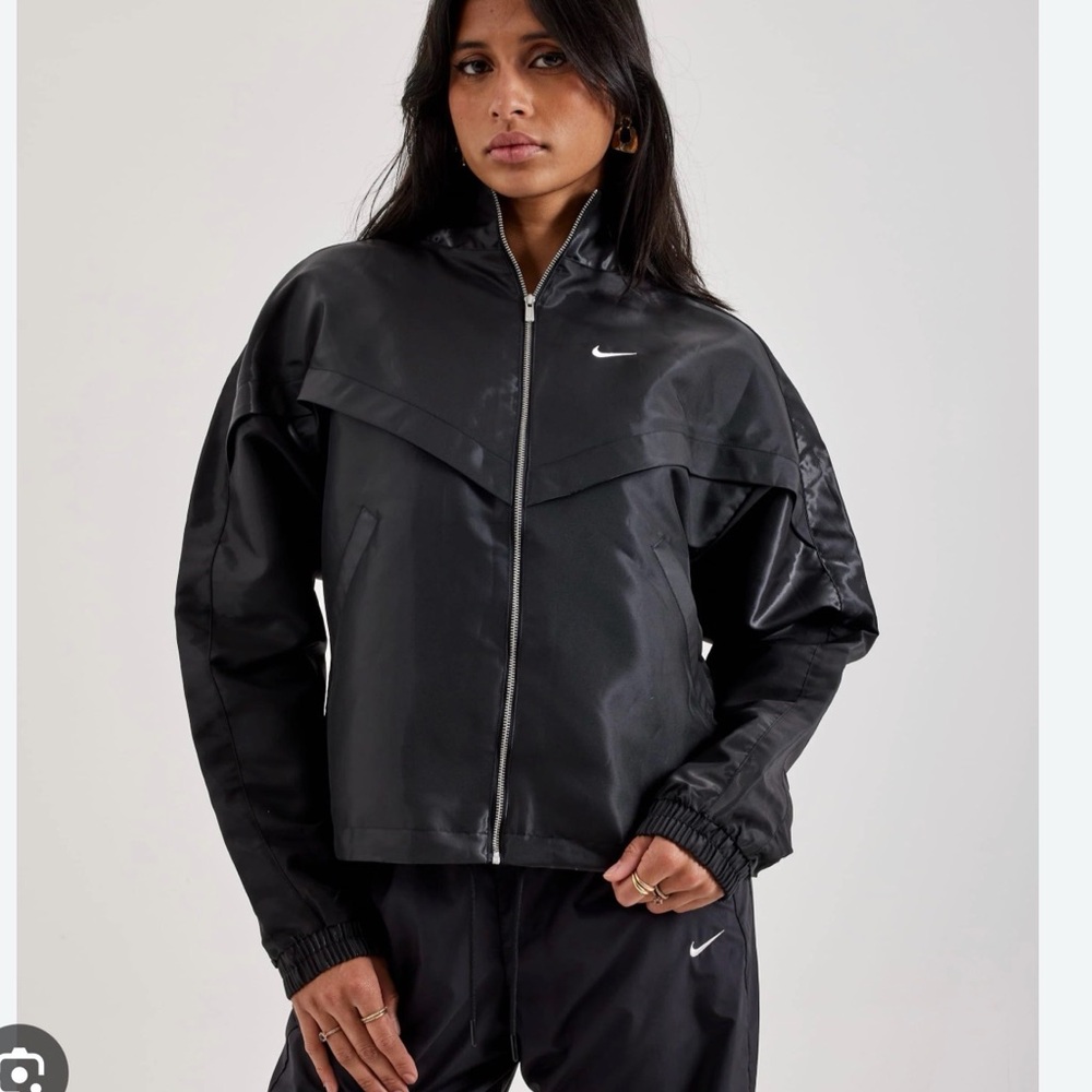 Nike Women’s Black Zip-Front Lightweight Jacket w silver sheen